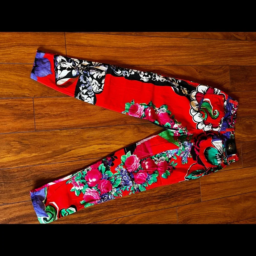 Great condition. Versace Couture Floral Jeans. High waisted, straight leg - Picture 2 of 6
